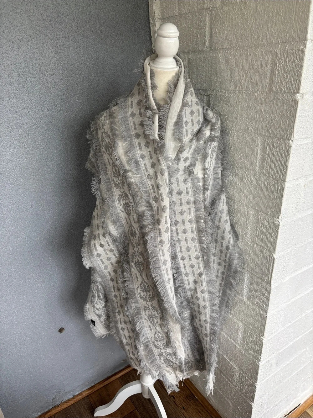 Echo New York Gray Patterned Fringed Scarf